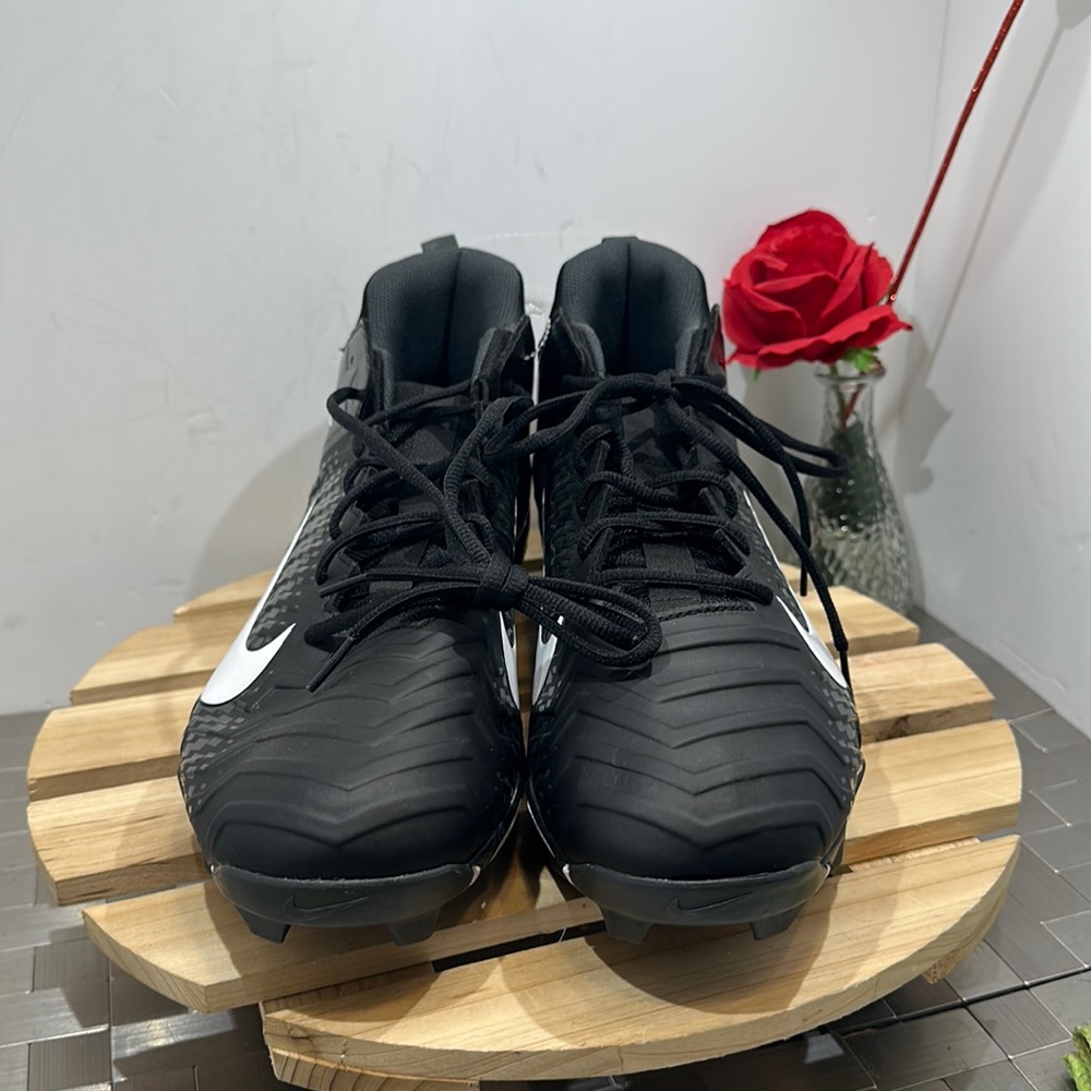 Nike cleats #051‎
